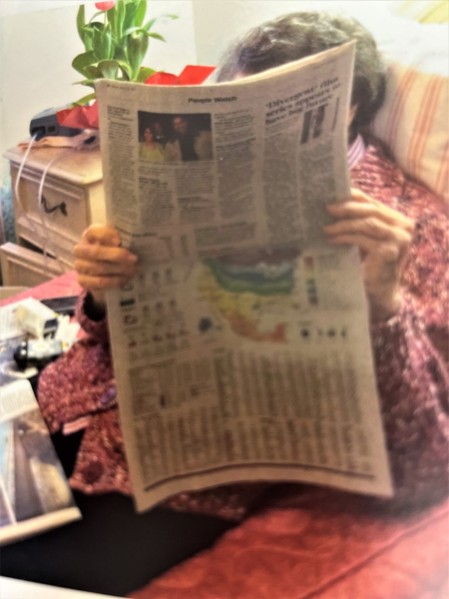 newspaper lady IMG_0305 newspaper lady IMG_0305